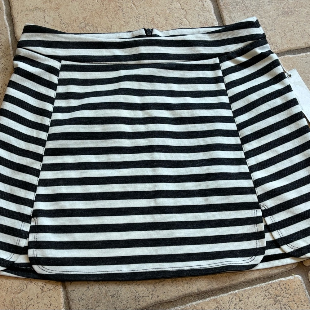 D Ra Striped Black White Women's Mini Skirt Small New Casual